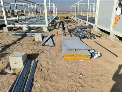 Casa cu cutii de marfa