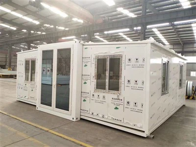 Case de containere de transport maritime transformate